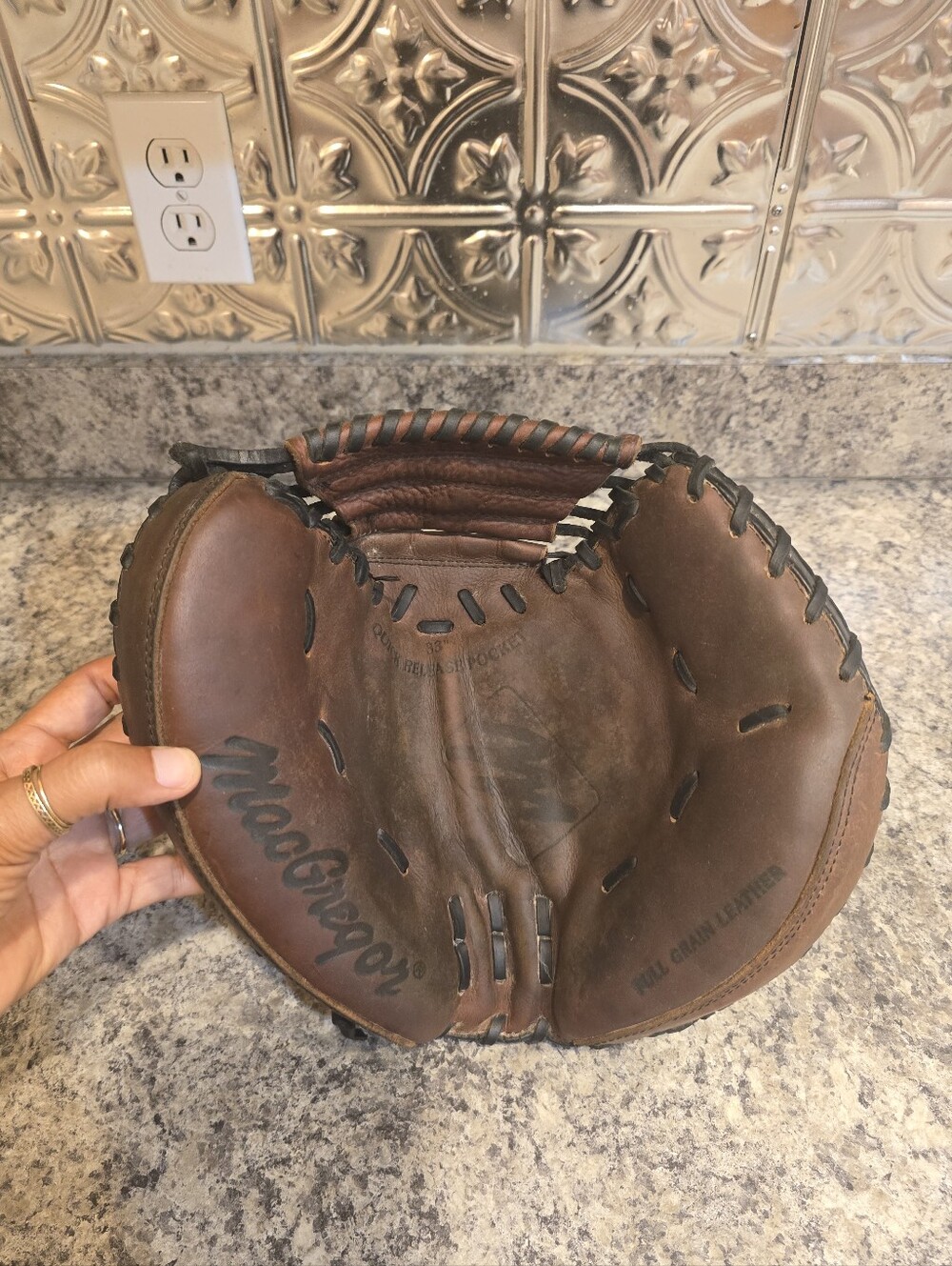 MacGregor MCCM200X Baseball Catchers Mitt Full Grain Leather RHT 33" Used